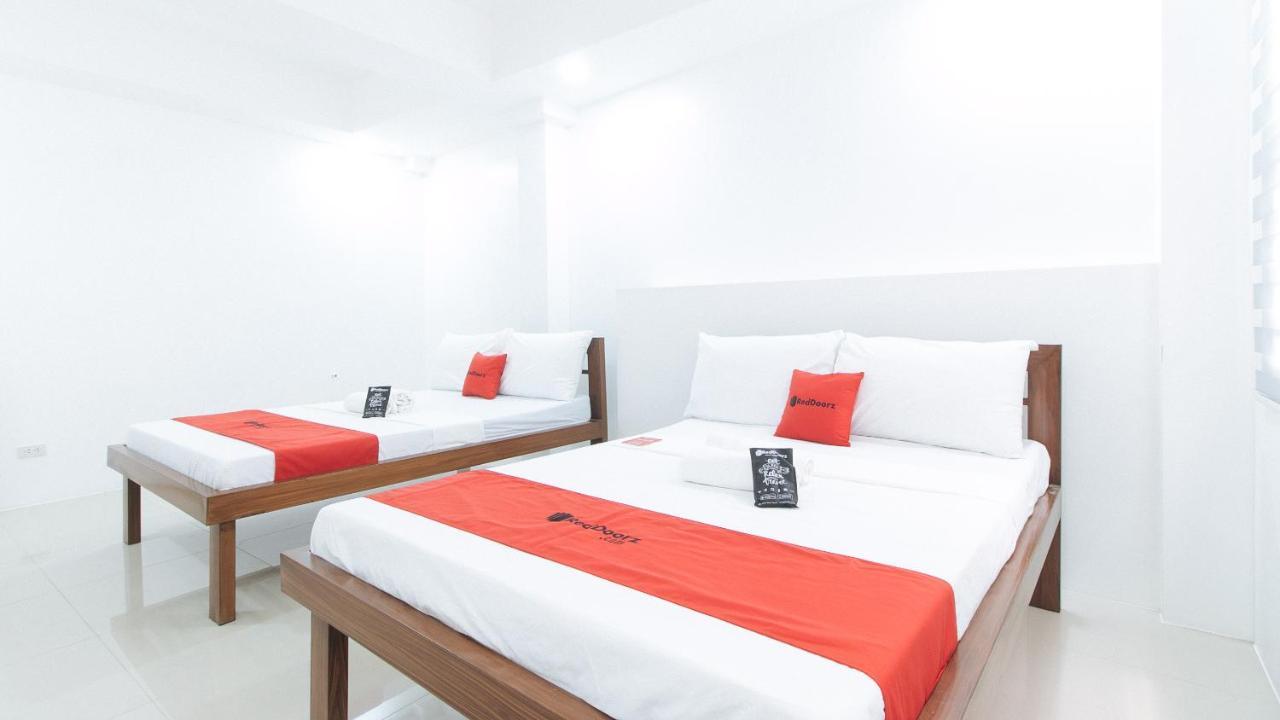 RedDoorz Plus @ d'Builders Poblacion - BGC Taguig Exterior foto
