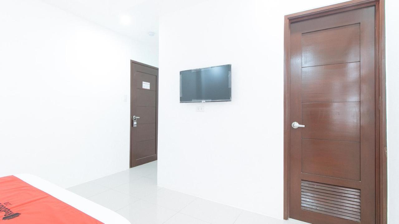 RedDoorz Plus @ d'Builders Poblacion - BGC Taguig Exterior foto