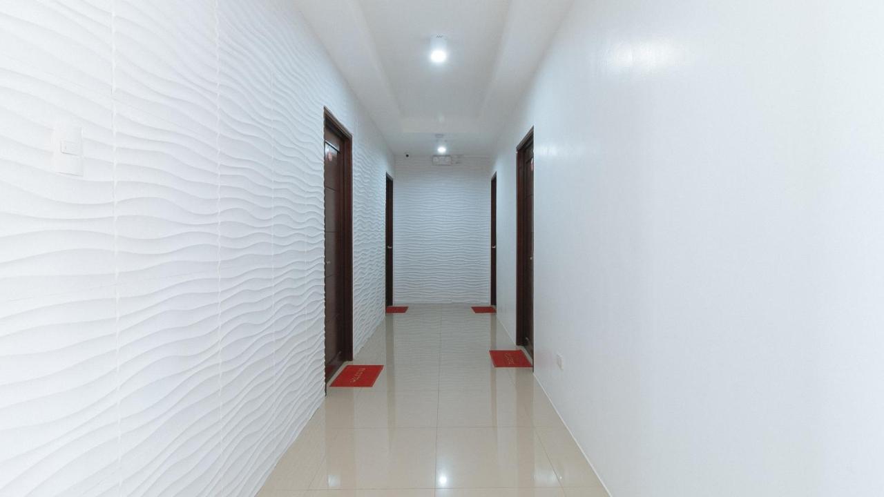 RedDoorz Plus @ d'Builders Poblacion - BGC Taguig Exterior foto