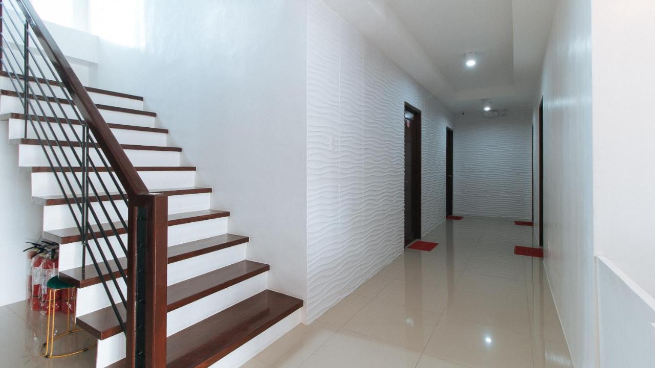 RedDoorz Plus @ d'Builders Poblacion - BGC Taguig Exterior foto
