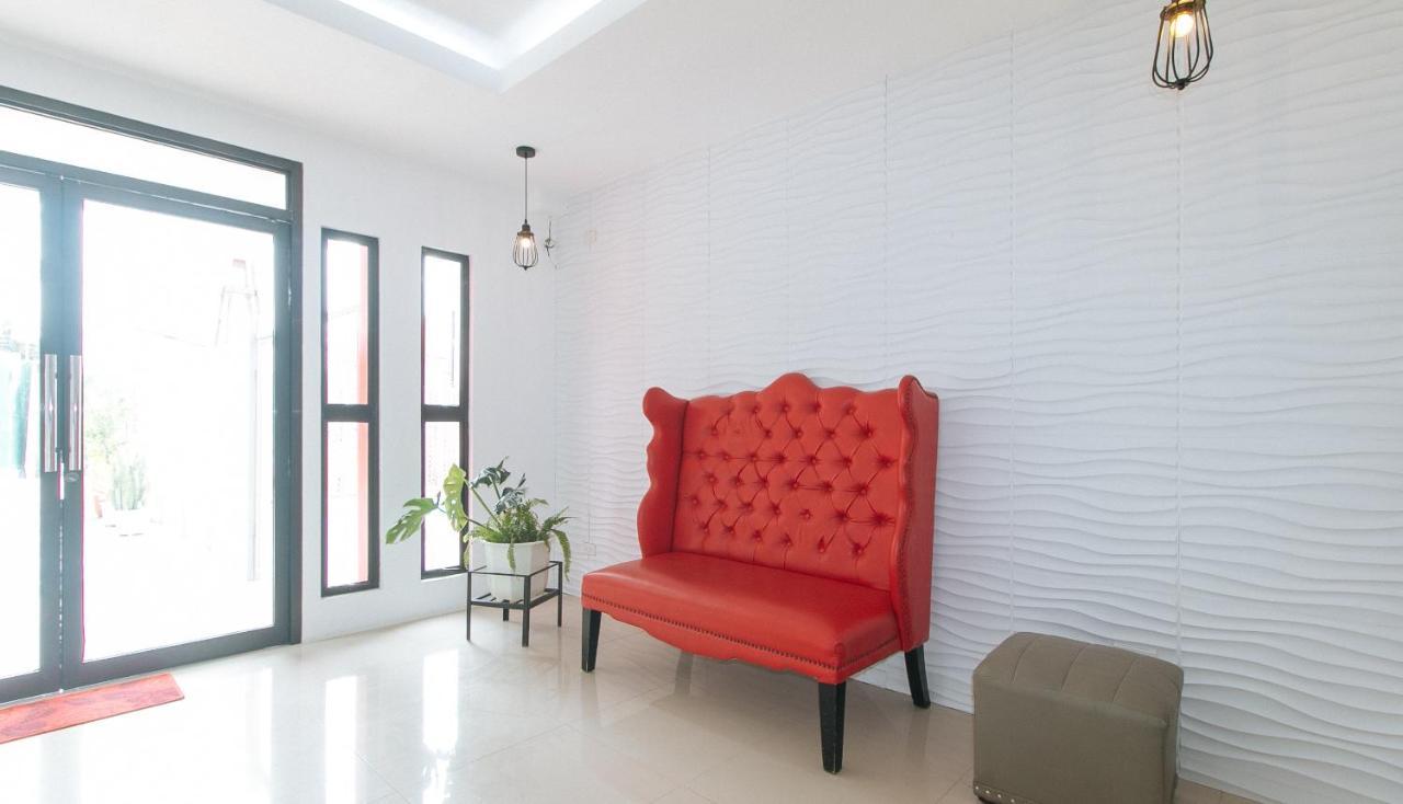 RedDoorz Plus @ d'Builders Poblacion - BGC Taguig Exterior foto