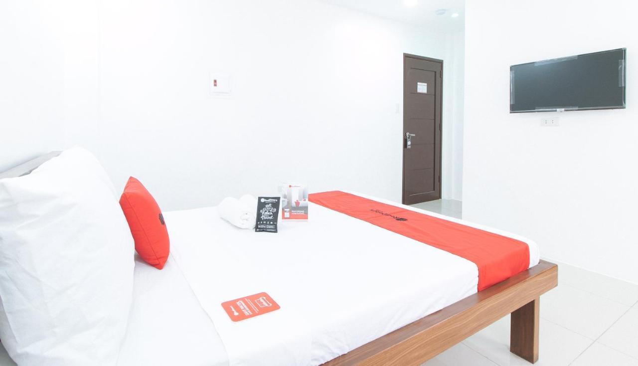 RedDoorz Plus @ d'Builders Poblacion - BGC Taguig Exterior foto